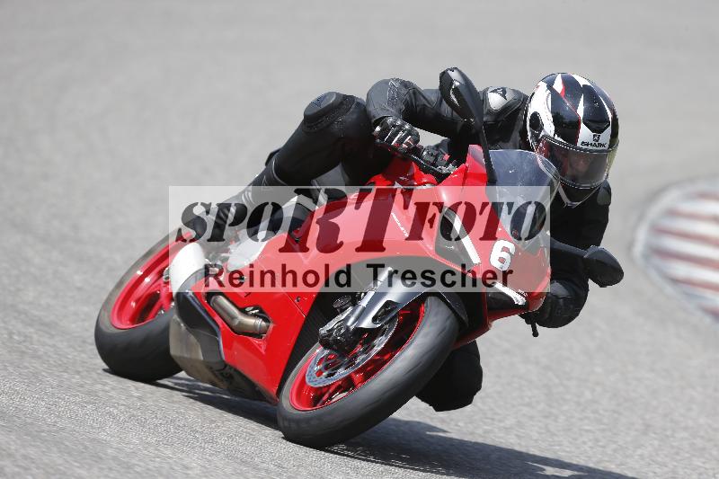 Archiv-2025/27 12.06.2025 Ducati Schweiz Trackday Warmup  ADR/blau-bleu/6